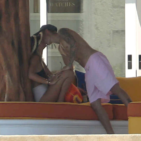 Sofia Richie et son petit ami Justin Bieber se sont offerts une escapade roman­tique à Cabo San Lucas pour l'anniversaire du jeune mannequin, le 25 août 2016.