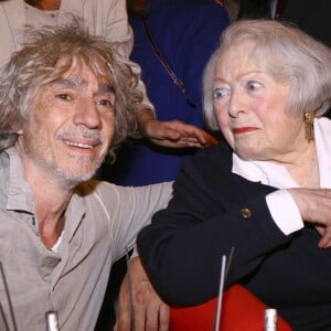 Louis Bertignac et Léo Marjane - Léo Marjane fête ses 100 ans, en compagnie de ses amis, à la salle des fêtes de Barbizon , le 31 août 2012.