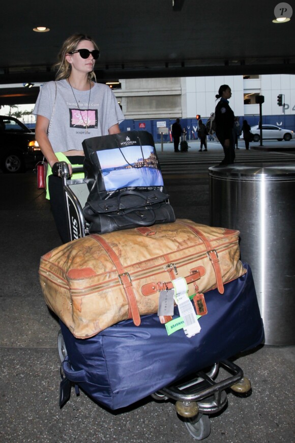 Mischa Barton arrive à l'aéroport de Los Angeles (LAX) le 17 juillet 2016.