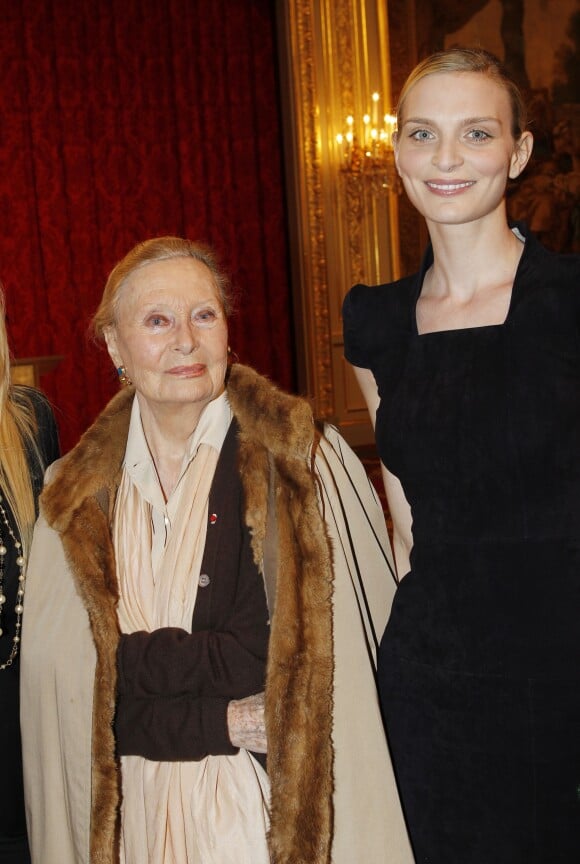 Michèle Morgan et Sarah Marshall à L'Elysée le 14 mars 2012.