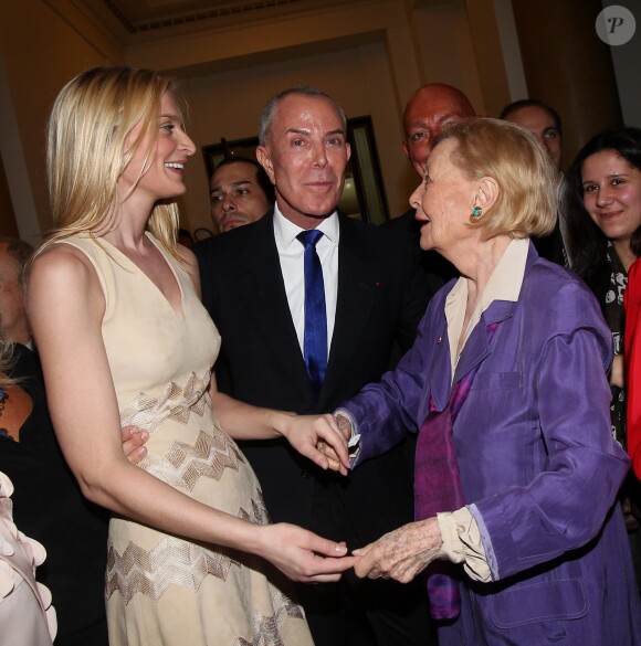 Michèle Morgan et Sarah Marshall avec Jean-Claude Jitrois à Puteaux le 29 février 2012.