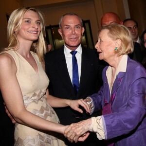 Michèle Morgan et Sarah Marshall avec Jean-Claude Jitrois à Puteaux le 29 février 2012.