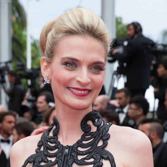 Sarah Marshall (robe Jitrois en cuir stretch Automne Hiver 14-15 (Modèle Heifer), chaussures Giuzeppe Zanotti et bijoux Montblanc boucles d'oreille et une bague Princesse Grace de Monaco pétales de rose) - Montée des marches du film "Foxcatcher" lors du 67e Festival du film de Cannes le 19 mai 2014.