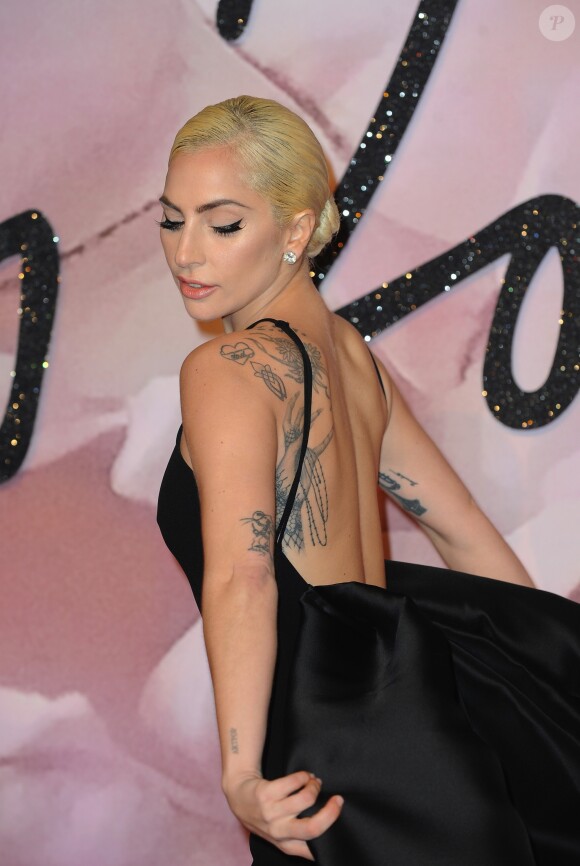Lady Gaga au Fashion Awards 2016 au Royal Albert Hall à Londres, le 5 décembre 2016