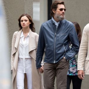 Jim Carrey se promène, main dans la main, avec sa compagne Cathriona White dans les rues de New York, le 18 mai 2015