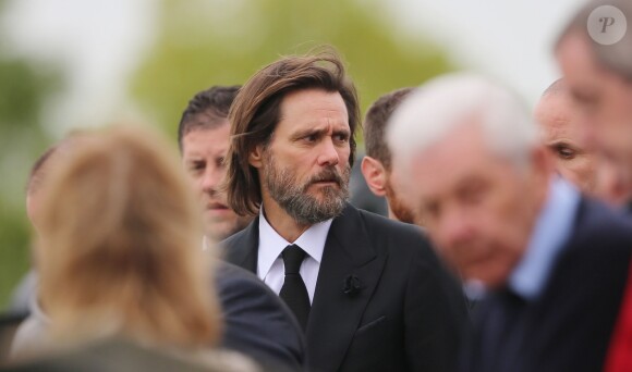 Jim Carrey porte le cercueil de Cathriona White à Cappawhite, Irlande, le 10 octobre 2015.