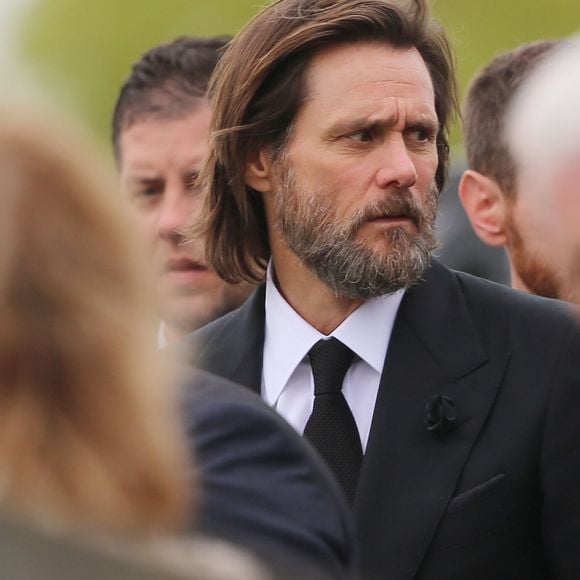 Jim Carrey porte le cercueil de Cathriona White à Cappawhite, Irlande, le 10 octobre 2015.