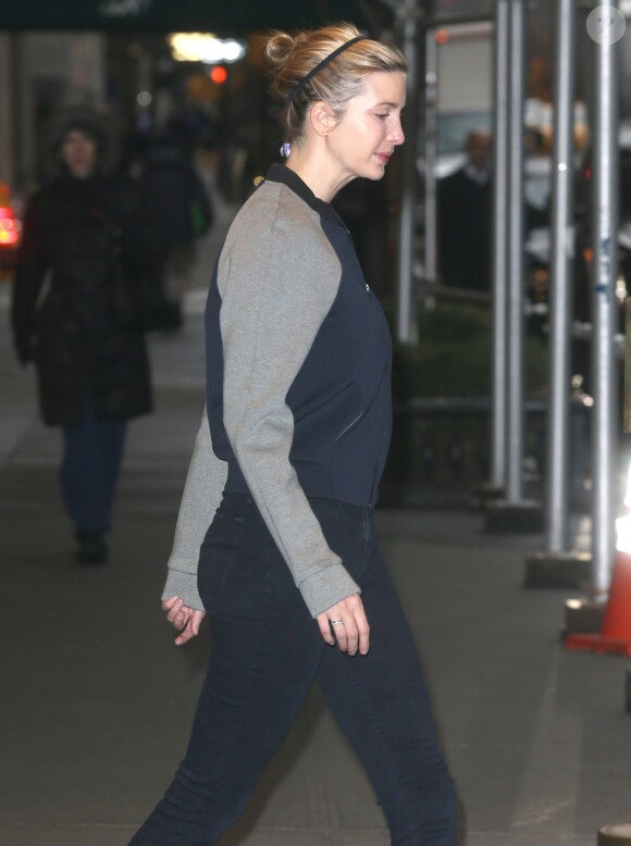 Ivanka Trump sort en tenue décontractée d'un immeuble à New York, le 22 décembre 2016.