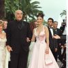 Catherine Zeta-Jones et Sean Connery - Montée de marches du film Haute Voltige à Cannes en 1999