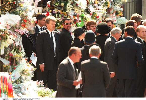 George Michael et Elton John aux funérailles de la princesse Diana le 5 septembre 1997 à Londres.