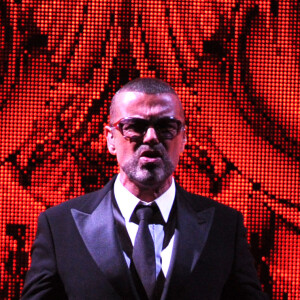 George Michael en concert à Amsterdam le 14 septembre 2012 lors de sa dernière tournée, avec l'album Symphonica.