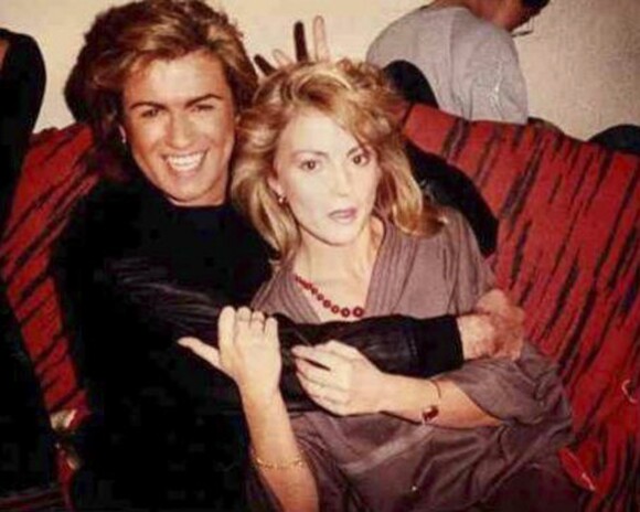 George Michael avec Debbie Killingback, sa copine de fiction dans le clip de la chanson Last Christmas.
