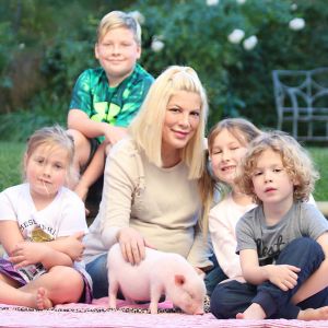 Tori Spelling a recueilli une petite cochone, Nutmeg. Le 26 décembre 2016 à Los Angeles