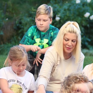 Tori Spelling a recueilli une petite cochone, Nutmeg. Le 26 décembre 2016 à Los Angeles