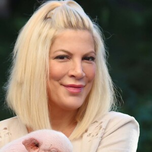 L'actrice Tori Spelling a recueilli une petite cochone, Nutmeg. Le 26 décembre 2016 à Los Angeles