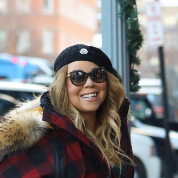 Exclusif - Mariah Carey fait ses derniers achats de Noël dans les boutiques Ermenegildo Zegna et Dolce & Gabbana à Aspen dans le Colorado le 24 décembre 2016.