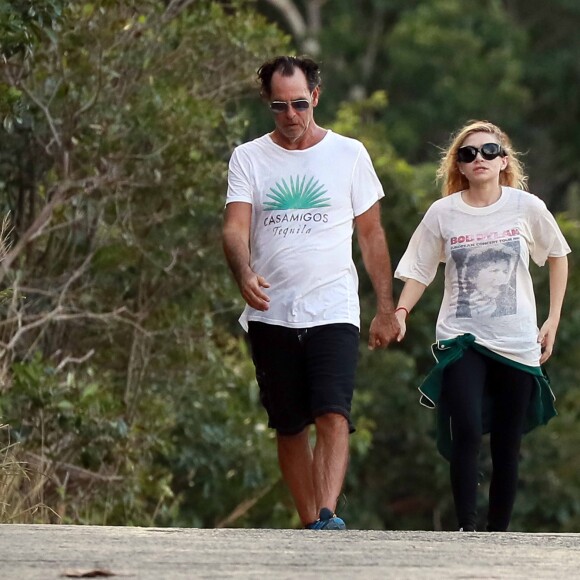 Ashley Olsen et son compagnon Richard Sachs se baladent sur l'île de Saint-Barthélémy, le 1er janvier 2017