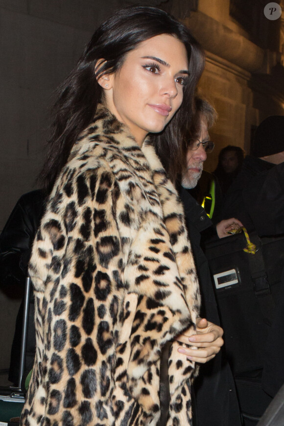 Kendall Jenner à la sortie du Grand Palais après le défilé Victoria's Secret 2016 à Paris, France le 30 novembre 2016.