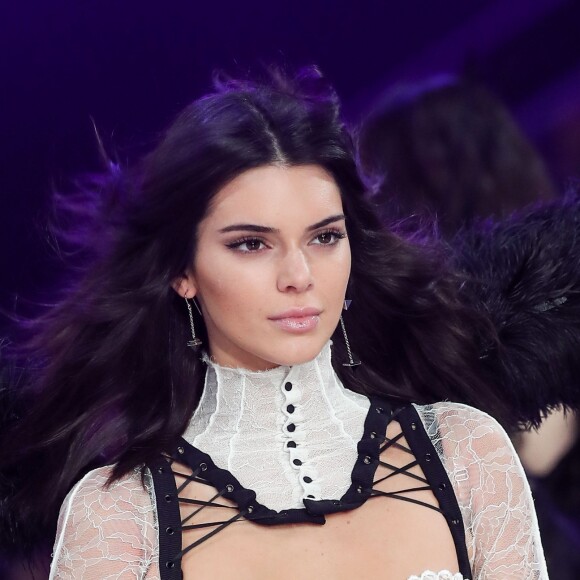 Kendall Jenner - Défilé Victoria's Secret Paris 2016 au Grand Palais à Paris, le 30 novembre 2016.