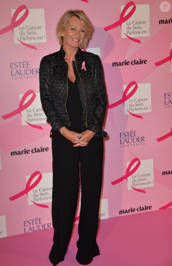 Sophie Davant - Soirée de lancement d'Octobre Rose (le mois de lutte contre le cancer du sein) au Palais Chaillot à Paris le 28 septembre 2015. Lors de cette soirée prestigieuse, les équipes de l'association "Le cancer du sein, Parlons-en!" et les dirigeants du groupe Estée Lauder illumineront la Tour Eiffel en rose.