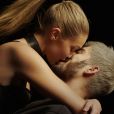 Zayn Malik et Gigi Hadid dans le clip de la chanson "Pillowtalk". Janvier 2016.