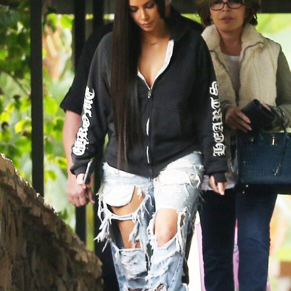 Kim Kardashian se promène à Bel Air, Los Angeles, le 4 janvier 2017.