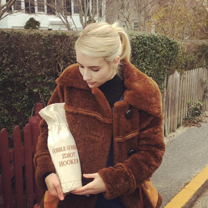 Emma Roberts la bague au doigt sur sa page Instagram au mois de novembre 2016