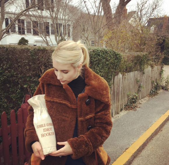 Emma Roberts la bague au doigt sur sa page Instagram au mois de novembre 2016