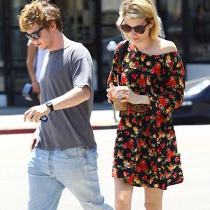 Emma Roberts et son fiancé Evan Peters sont allés déjeuner à West Hollywood, le 29 avril 2014