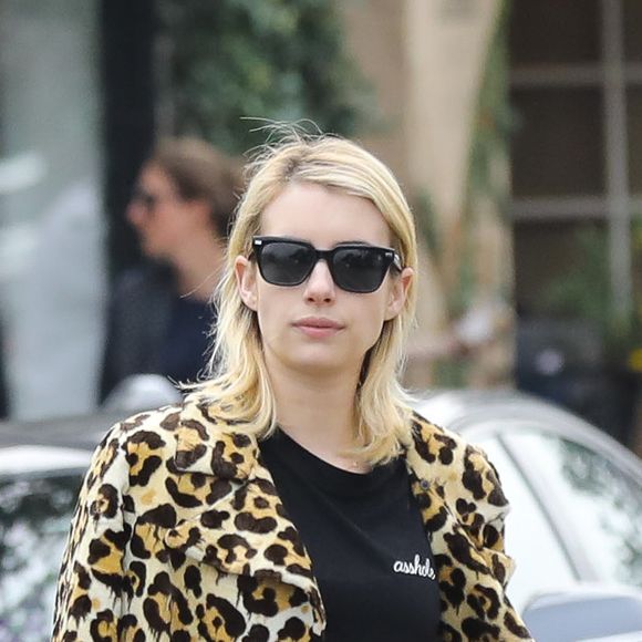 Emma Roberts, la bague au doigt, à la sortie de la boutique A.P.C Store à Los Angeles, le 4 janvier 2017