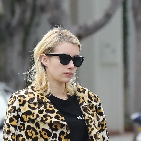 Emma Roberts, la bague au doigt, à la sortie de la boutique A.P.C Store à Los Angeles, le 4 janvier 2017