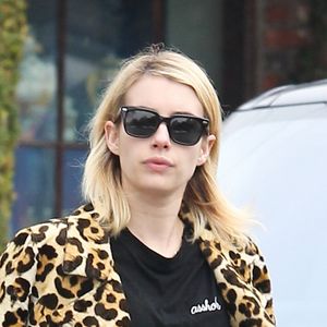 Emma Roberts, la bague au doigt, à la sortie de la boutique A.P.C Store à Los Angeles, le 4 janvier 2017