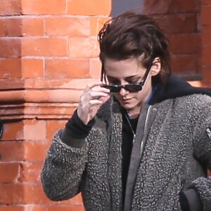 Kristen Stewart et sa compagne Stella Maxwell se baladent dans les rues de Savannah en Georgie. Le 14 décembre 2016