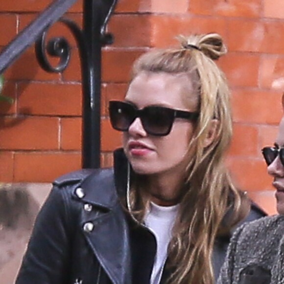 Kristen Stewart et sa compagne Stella Maxwell se baladent dans les rues de Savannah en Georgie. Le 14 décembre 2016