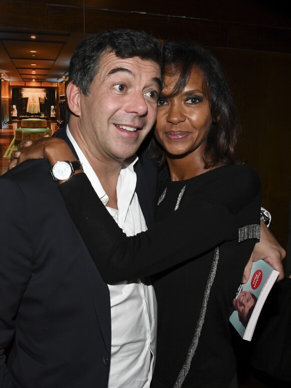 Stéphane Plaza pose avec Karine Le Marchand pour le lancement de son livre "Net Vendeur" (éditions Cherche Midi) au Buddha Bar à Paris, France, le 9 novembre 2016.