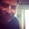 Le chanteur Brett Eldrege est tombé nez à nez avec un serpent dans sa chambre d'hôtel ! Vidéo postée sur Facebook, le 4 janvier 2017