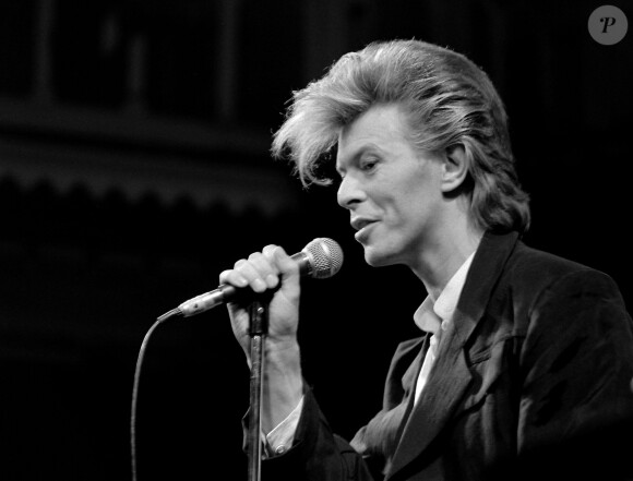 David Bowie en conférence de presse pour sa tournée européenne au Paradiso à Amsterdam. Le 30 mars 1987