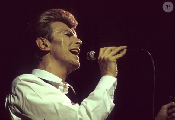 David Bowie en concert à Londres le 29 mars 1990.