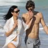 Exclusif - Wendi Deng (ex-femme de Rupert Murdoch) se promène sur la plage avec son compagnon Bertold Zahoran sur l'île de Saint-Barthélémy, Antilles, France, le 29 décembre 2016.