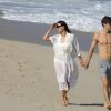 Exclusif - Wendi Deng (ex-femme de Rupert Murdoch) se promène sur la plage avec son compagnon Bertold Zahoran sur l'île de Saint-Barthélémy, Antilles, France, le 29 décembre 2016.