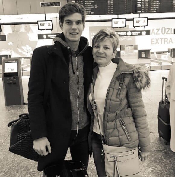 Bertold Zahoran et sa mère Varga sur une photo publiée sur Instagram le 20 décembre 2016
