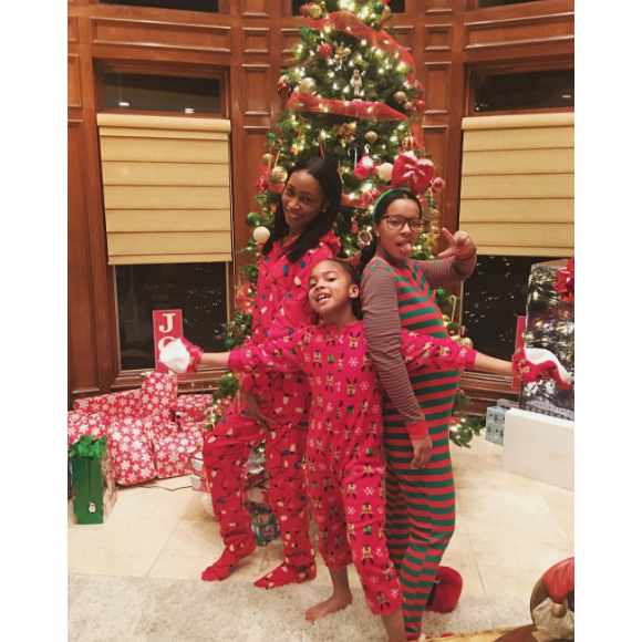 Jewel, la femme du basketteur J.R. Smith, enceinte, avec ses deux filles. Photo publiée sur Instagram en décembre 2016
