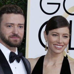 Justin Timberlake (costume Tom Ford) et sa femme Jessica Biel (robe Elie Saab) - 74e cérémonie annuelle des Golden Globe Awards à Beverly Hills, le 8 janvier 2017.