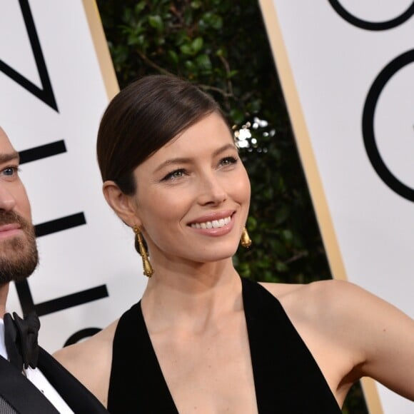 Justin Timberlake et Jessica Biel posent ensemble lors des Golden Globe Awards à Beverly Hills, Los Angeles, le 8 janvier 2017.