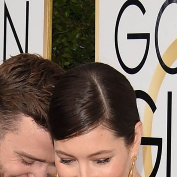 Justin Timberlake et Jessica Biel adorables lors des Golden Globe Awards à Beverly Hills, Los Angeles, le 8 janvier 2017.