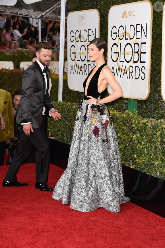 Justin Timberlake n'a d'yeux que pour Jessica Biel lors des Golden Globe Awards à Beverly Hills, Los Angeles, le 8 janvier 2017.