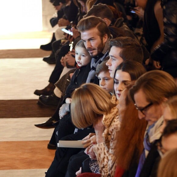 Harper Beckham, son père David, Romeo Beckham et Brooklyn Beckham - Défilé Victoria Beckham à New York le 14 février 2016.