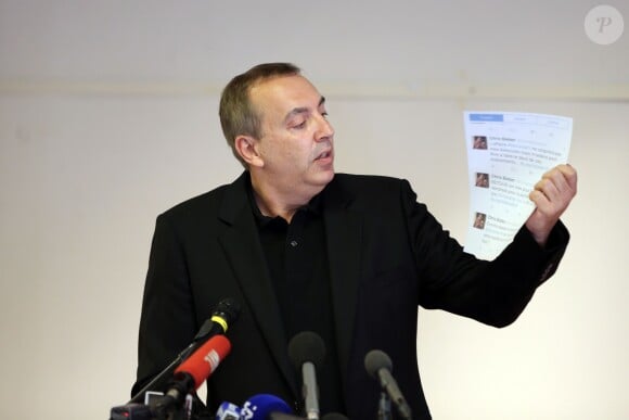 L'animateur Jean-Marc Morandini fait une déclaration à la presse dans un salon de l'hôtel Radisson à Boulogne-Billancourt, le 19 juillet 2016
