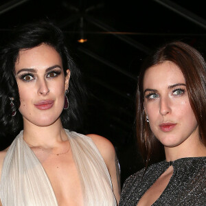 Rumer Willis et sa soeur Scout Willis au photocall de l'afterparty Weinstein Company et Netflix après les Golden Globes au Beverly Hilton de Los Angeles le 8 janvier 2017. © F. Sadou/AdMedia via ZUMA Wire / Bestimage au photocall de l'afterparty Weinstein Company et Netflix après les Golden Globes au Beverly Hilton de Los Angeles le 8 janvier 2017. © F. Sadou/AdMedia via ZUMA Wire / Bestimage