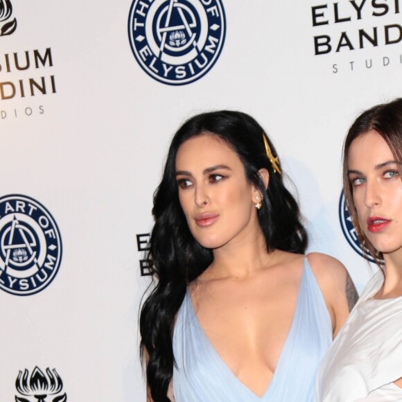 Rumer Willis et sa soeur Scout LaRue Willis Rumer Willis et sa soeur Scout LaRue Willis lors du 10ème Gala Annuel "The Art Of Elysium" au studios Red à Los Angeles, Californie, Etats-Unis, le 7 janvier 2017.